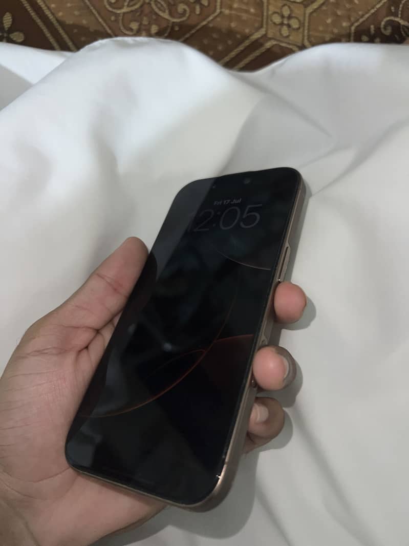 Apple iPhone 16 Pro 3