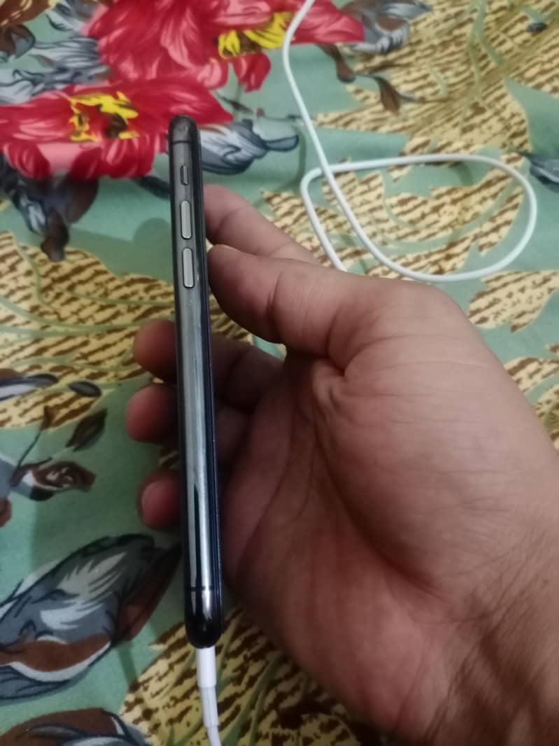 Apple iPhone 11 Pro jv 1