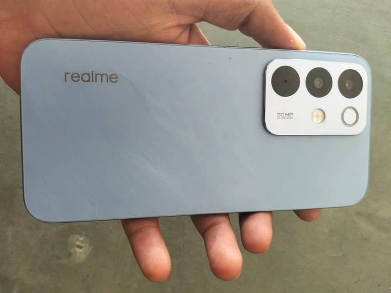 Realme C85 1