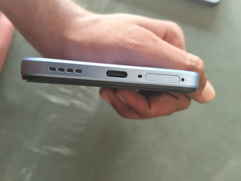 Realme C85 3