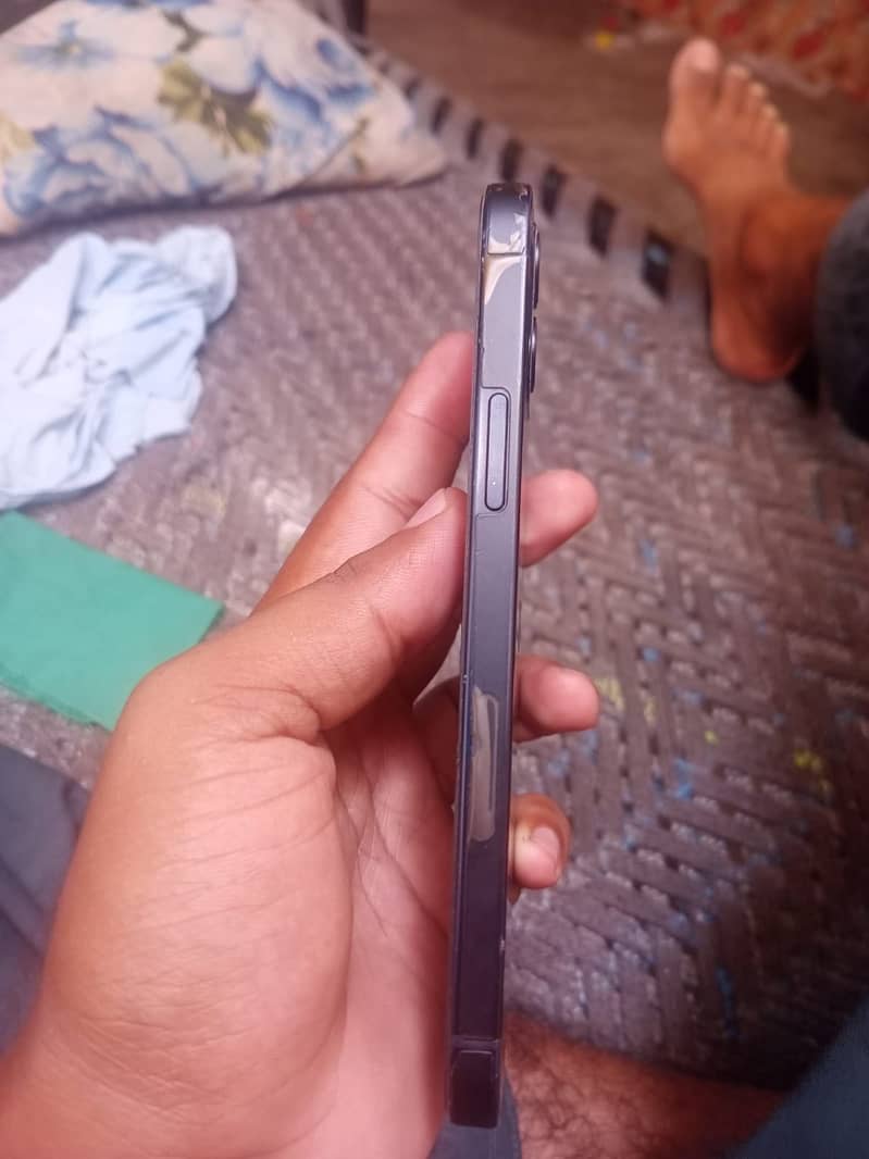 Apple iPhone 12 3