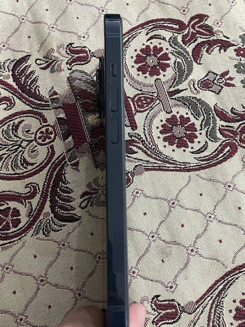Apple iPhone 14 3