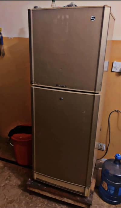 Freezer hay All ok hay BAs hmm na new liya is liya sale kar raha c