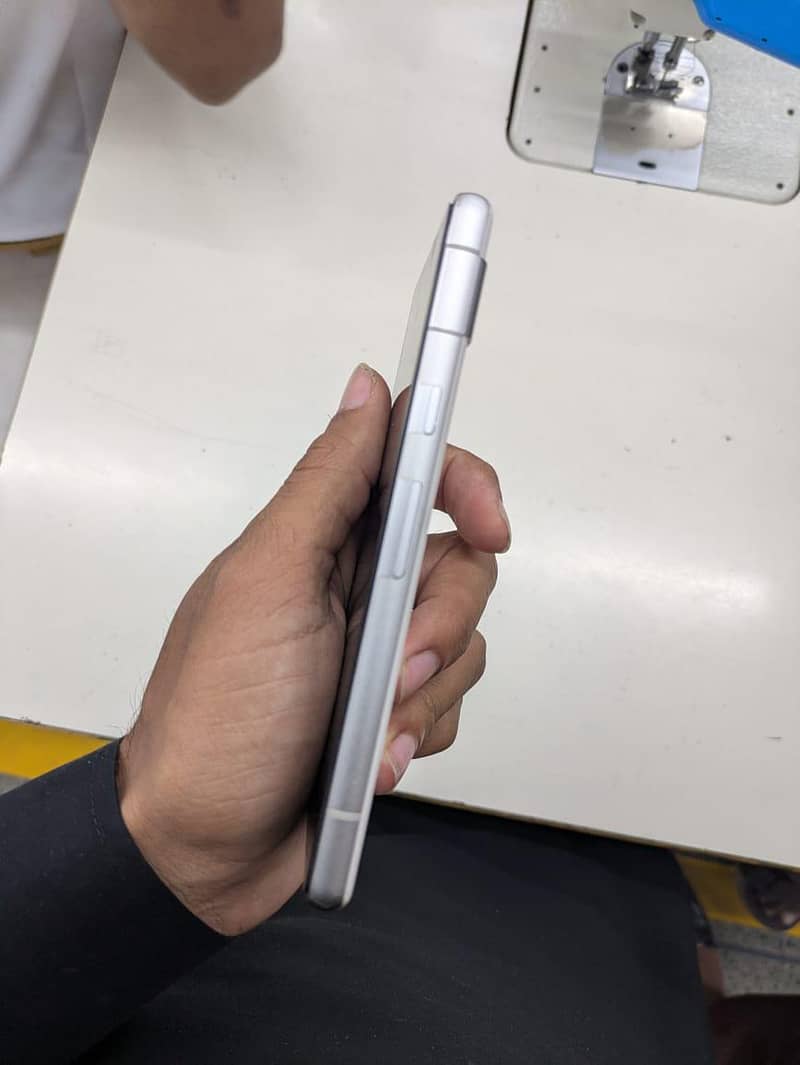 Google Pixel 7a 2