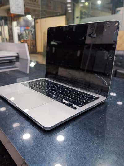 MacBook Pro 2020 ( 13 inch/32gb/512 )