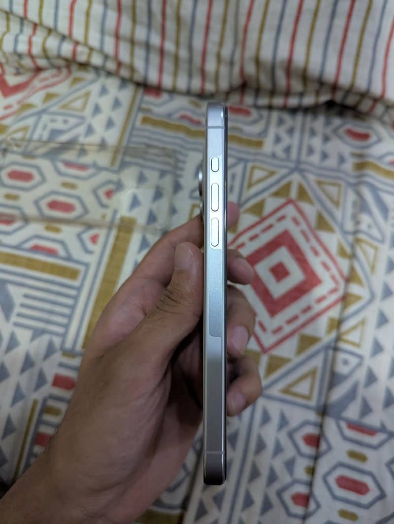 Apple iPhone 15 Pro Max 0