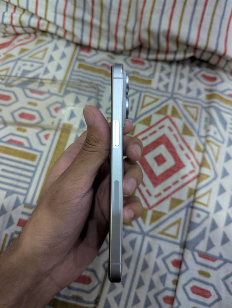 Apple iPhone 15 Pro Max 3
