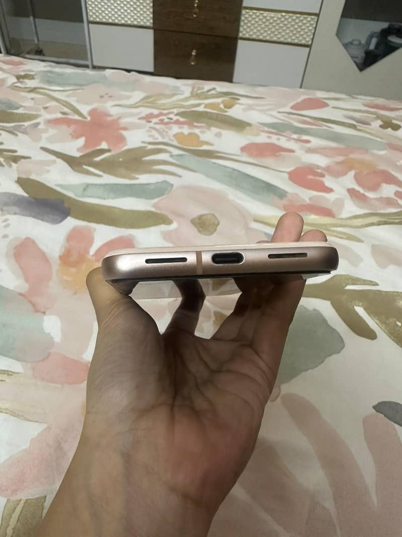 Google Pixel 8 4
