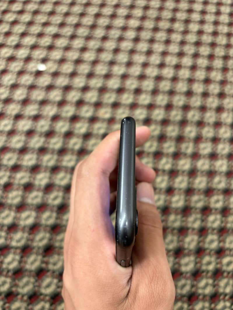 Apple iPhone 11 3