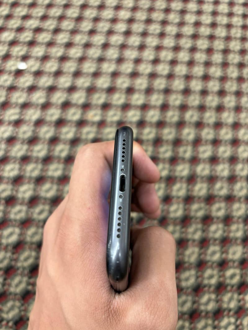 Apple iPhone 11 4