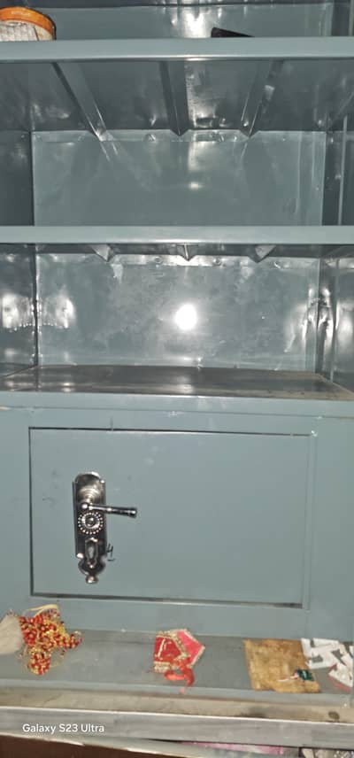safe almari  4×7