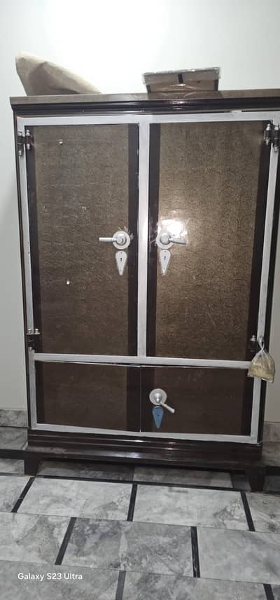 safe almari  4×7