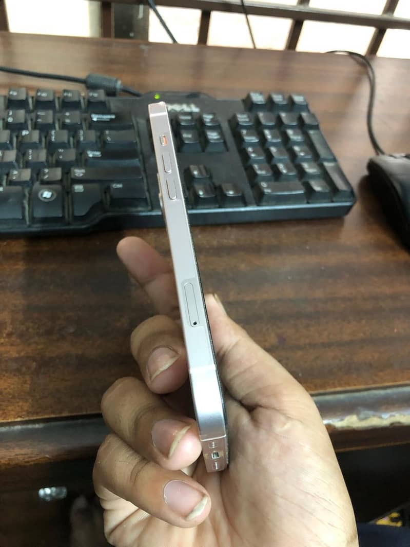 Apple iPhone 13 2