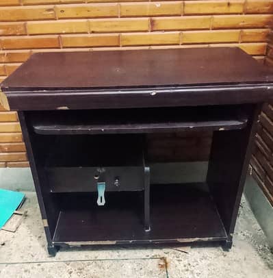 used study table/office table in good condition for urgent sale