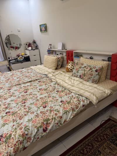 2 single beds with matress