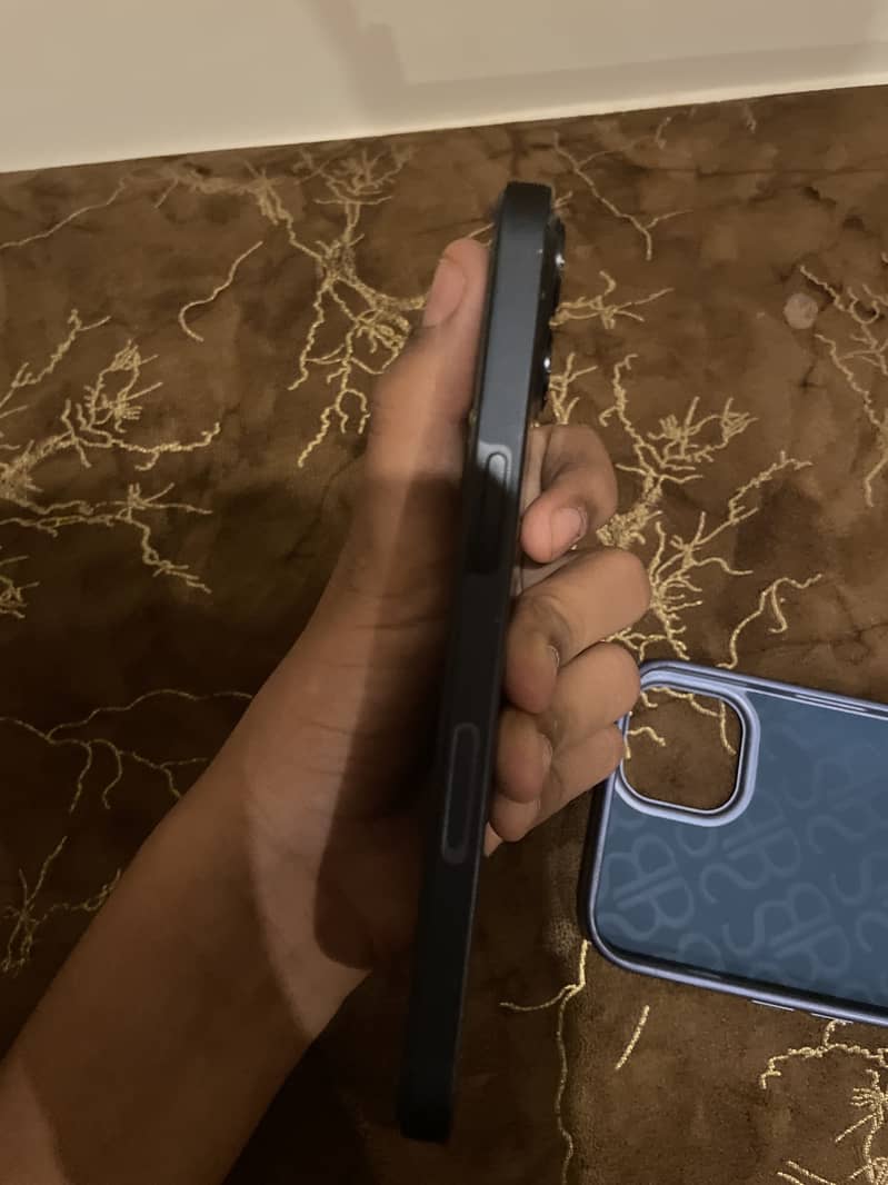 Apple iPhone 13 1