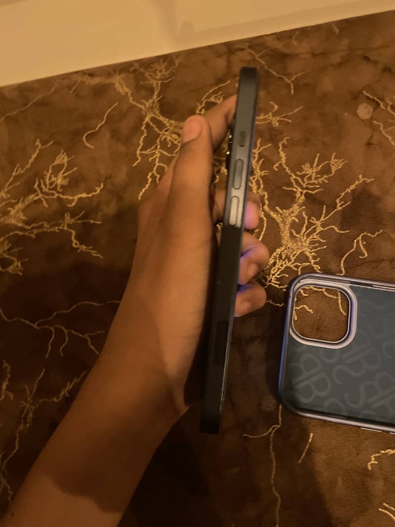 Apple iPhone 13 2