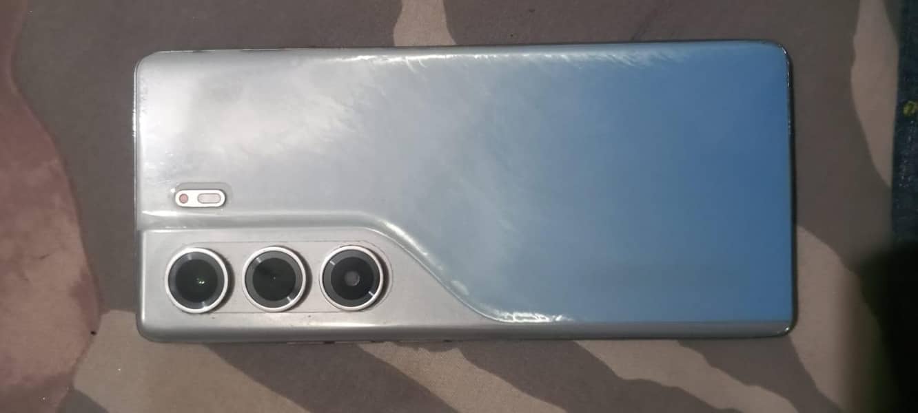 Tecno CAMON 40 Pro 0