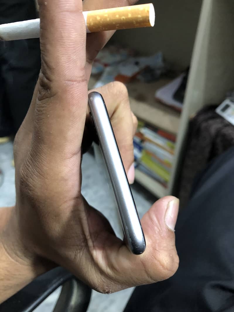 Apple iPhone 6S Plus 2