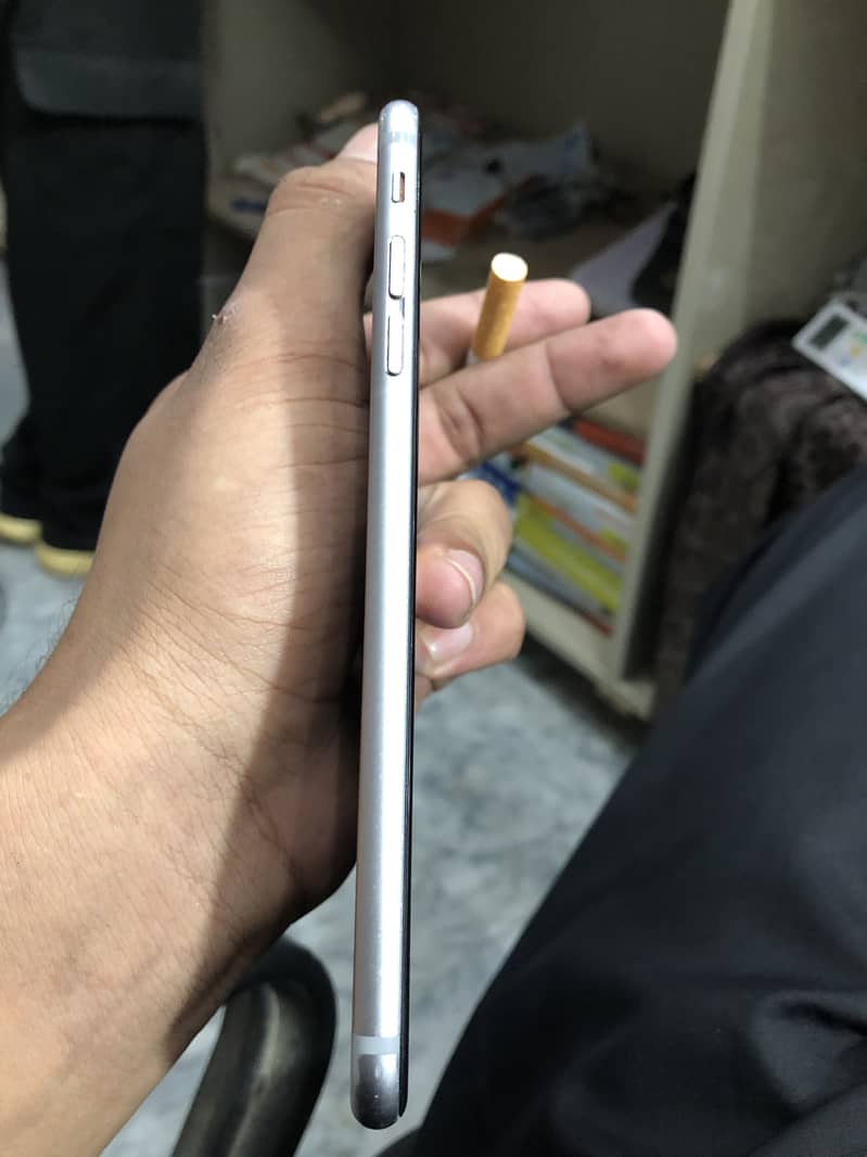 Apple iPhone 6S Plus 4