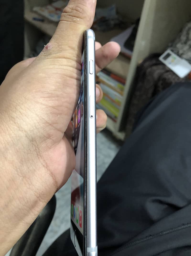 Apple iPhone 6S Plus 5