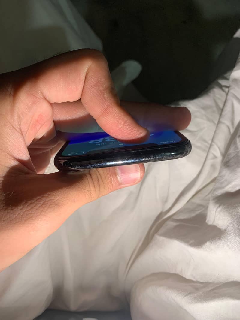 Apple iPhone X 3