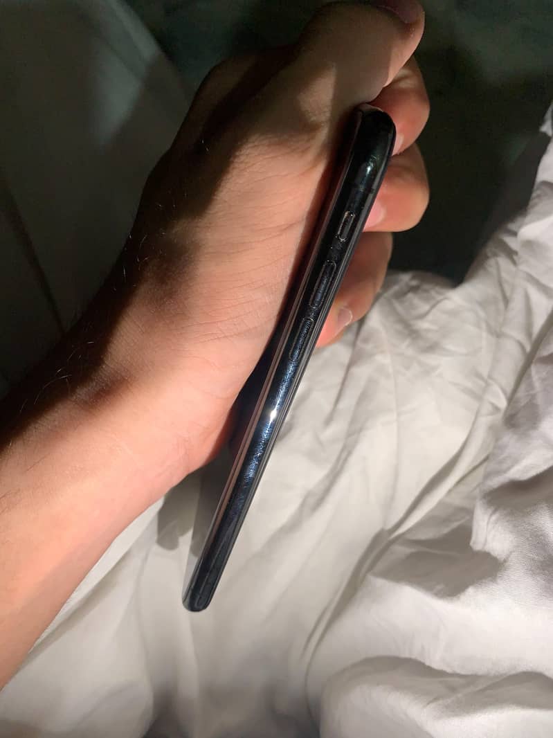 Apple iPhone X 4