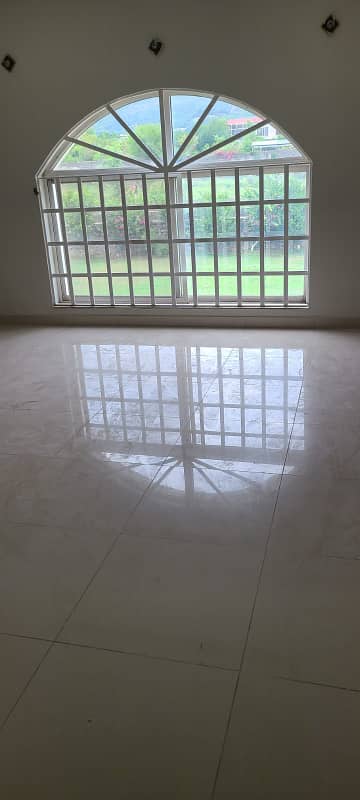 Makhdoom society 1 kanal upper portion for rent
