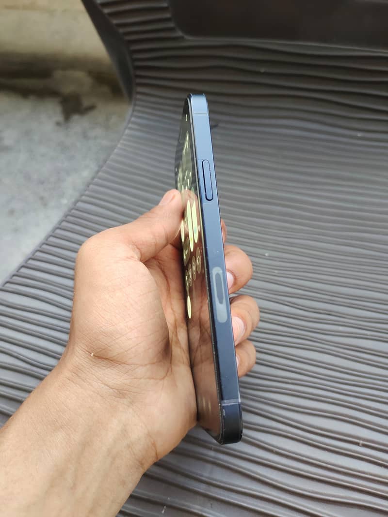 Apple iPhone 12 3
