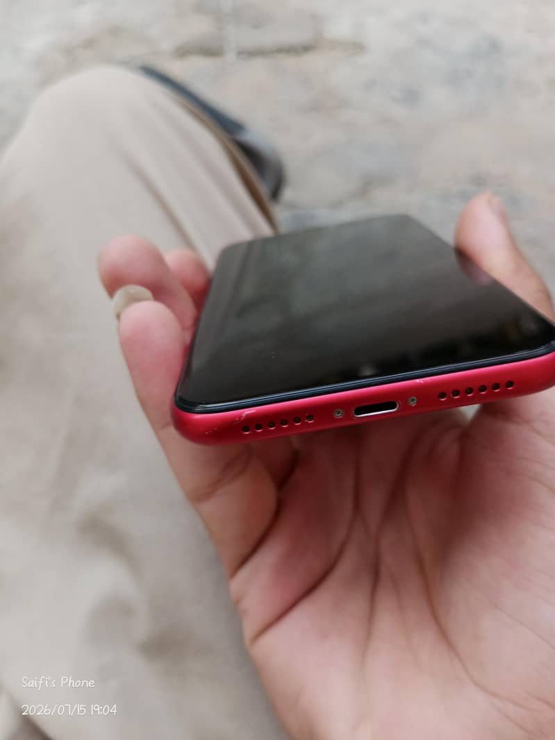 Apple iPhone 11 4