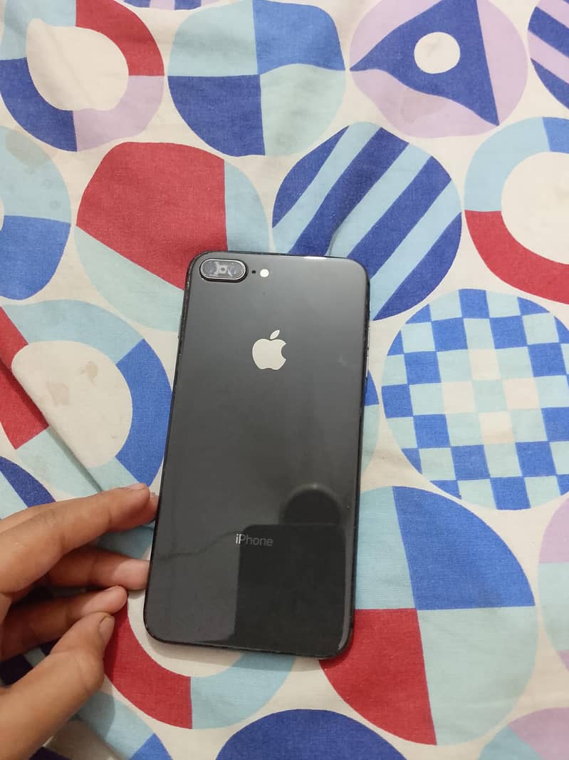 Apple iPhone 8 Plus 3