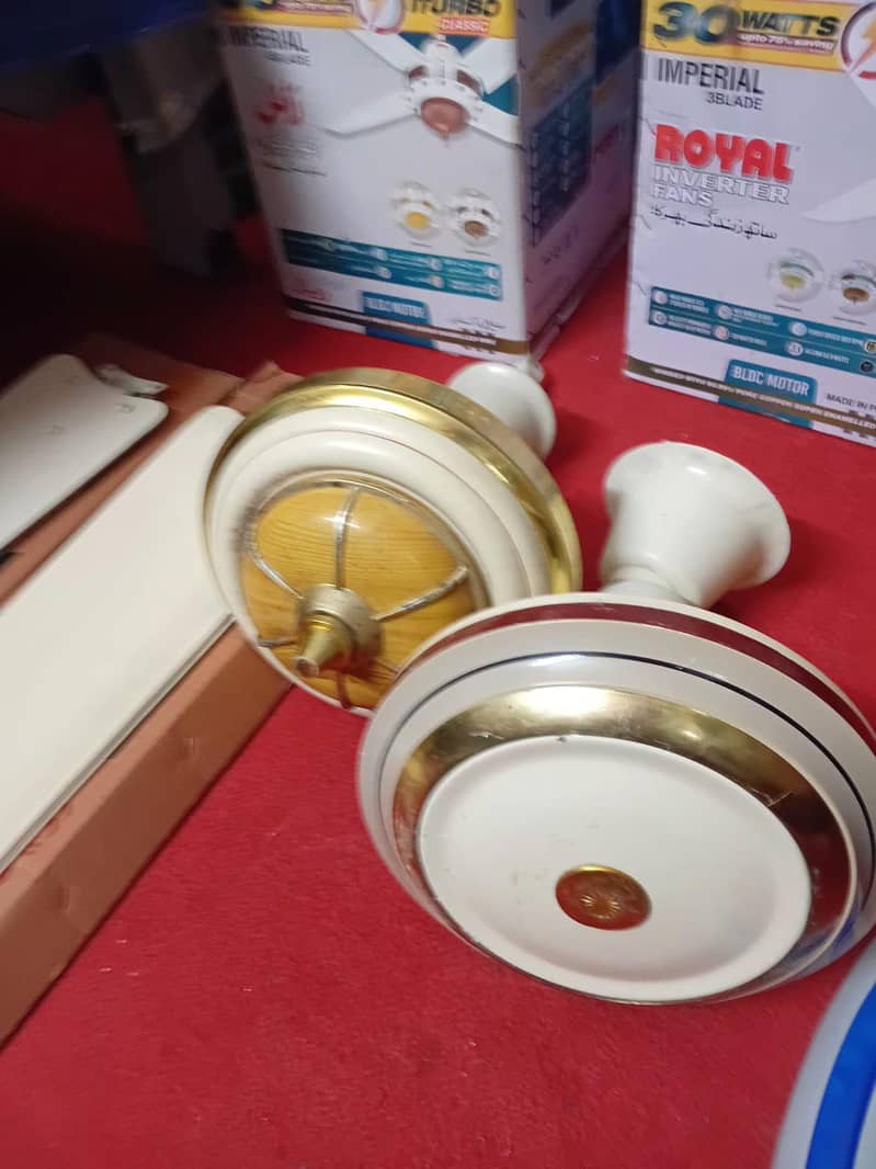 استعمال شدہ سیلنگ فین – اچھی کنڈیشن، مکمل موٹر کے ساتھ 0