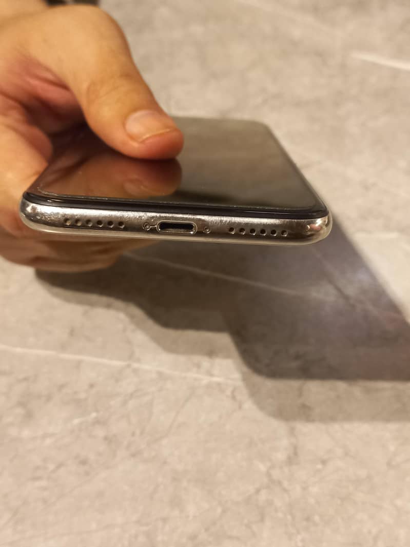 Apple iPhone X 5
