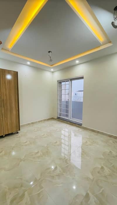 4 MARLA FUL HOUSE HOT LOCATION