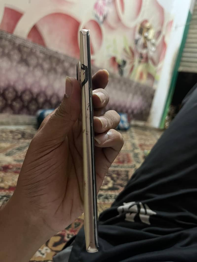 Tecno CAMON 30S 7