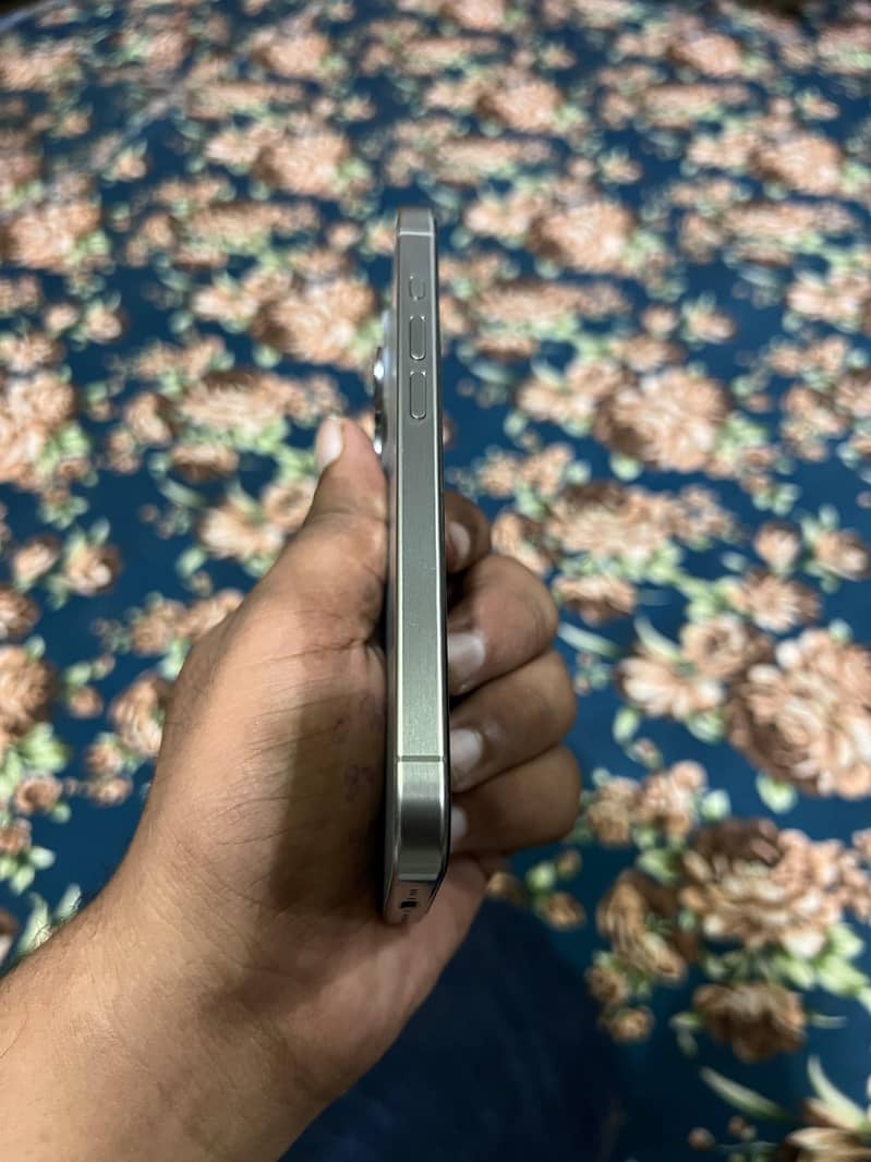 Apple iPhone 15 Pro 1