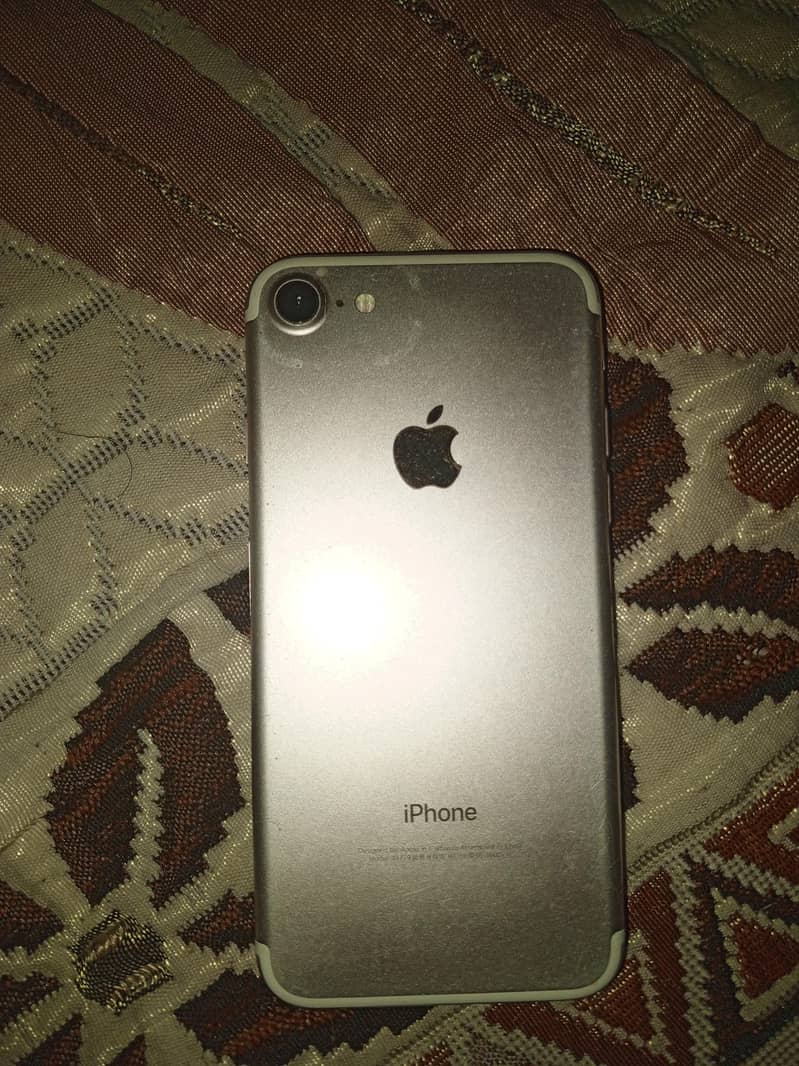 Apple iPhone 7 0