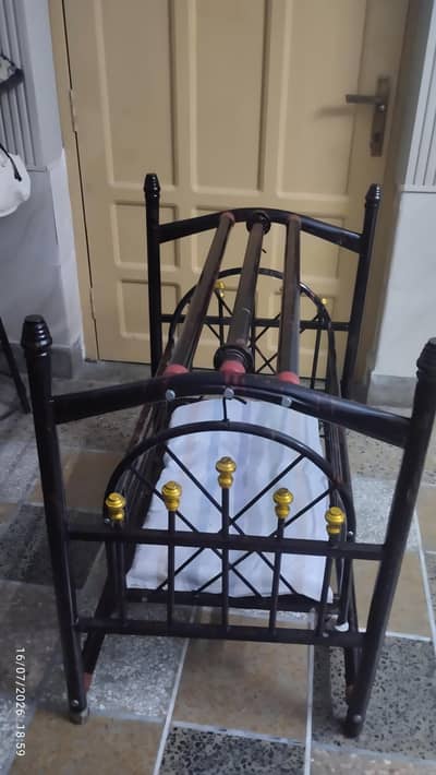 Good Condition Swing (Jhoola) For Sale