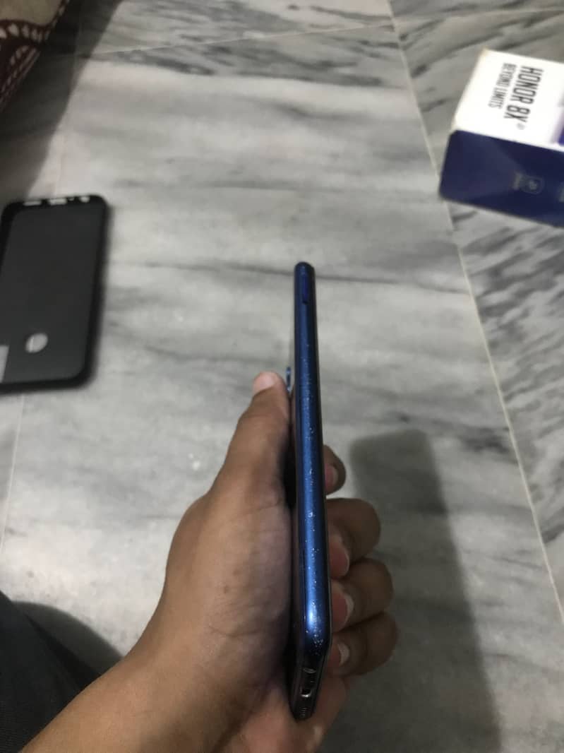 Honor 8X 4