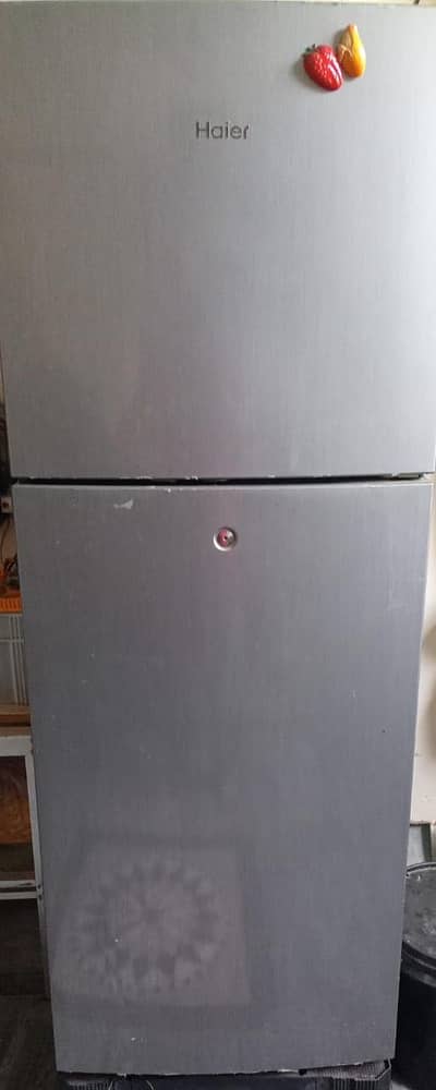 haier hrf-276 refrigerator fridge 10/10 condition