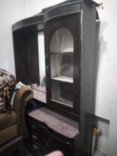 Used dressing table