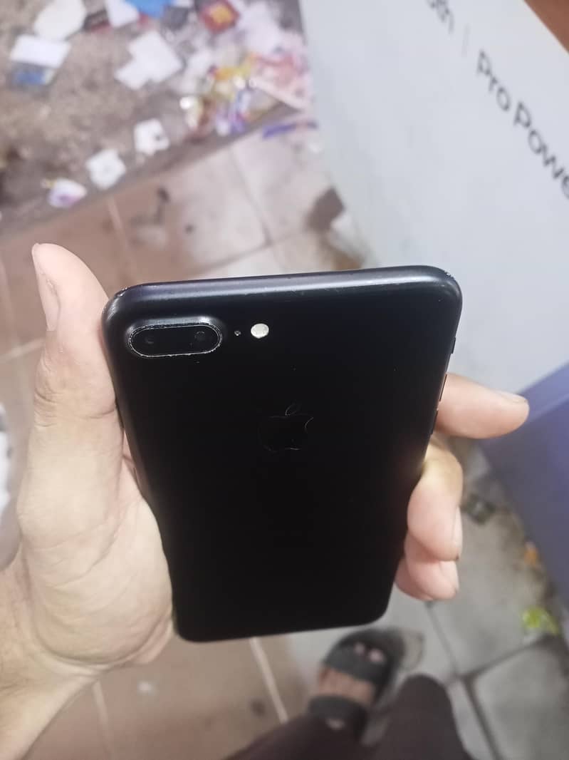Apple iPhone 7 Plus 1