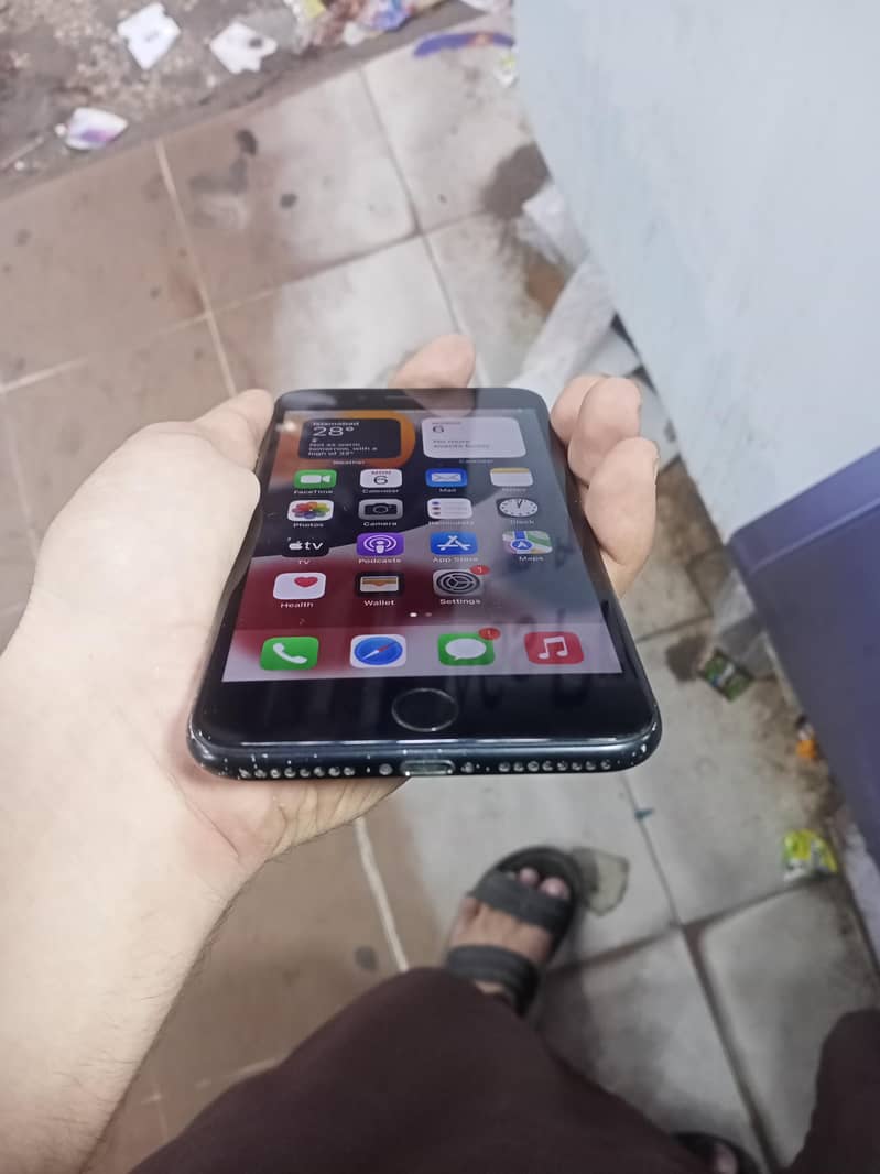 Apple iPhone 7 Plus 2