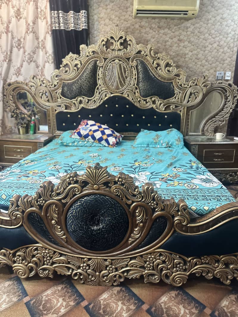 Bed set with dressing and side table 0