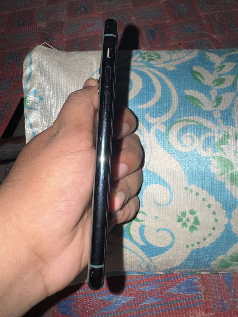 Apple iPhone 11 Pro 1