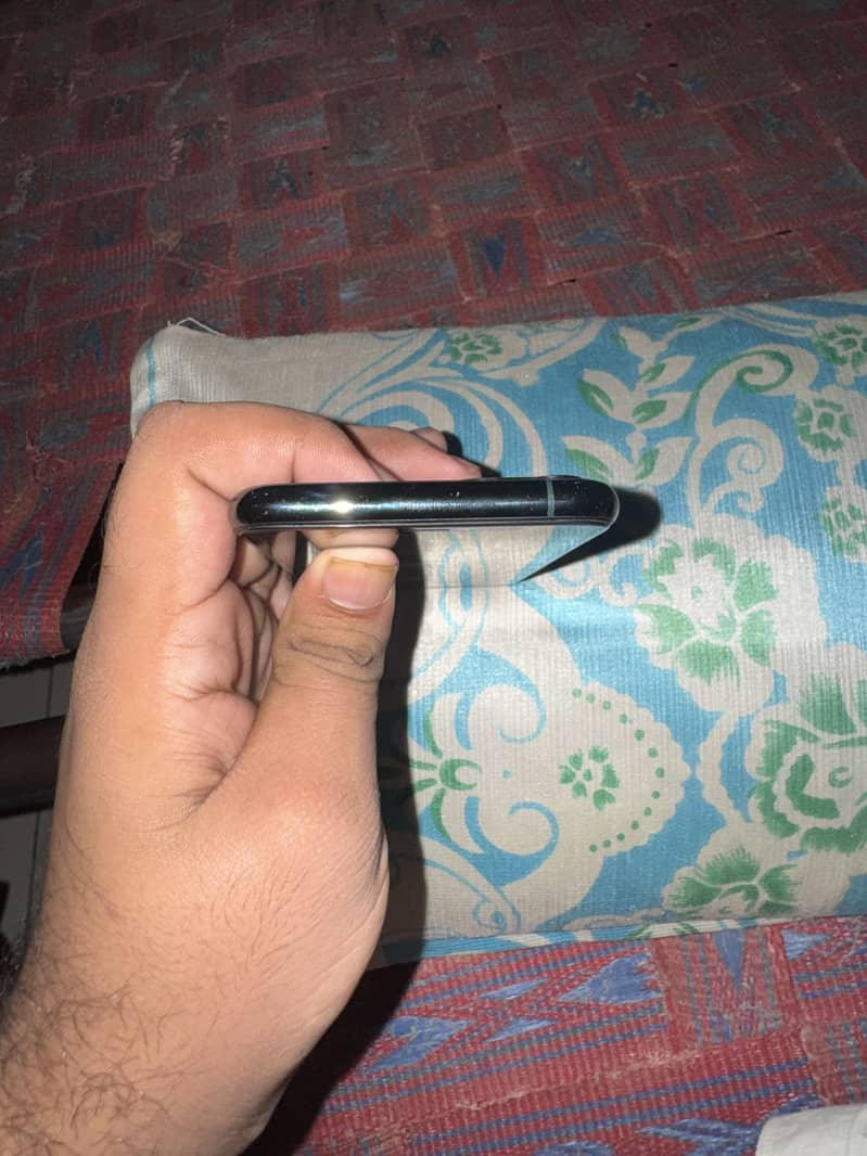 Apple iPhone 11 Pro 3