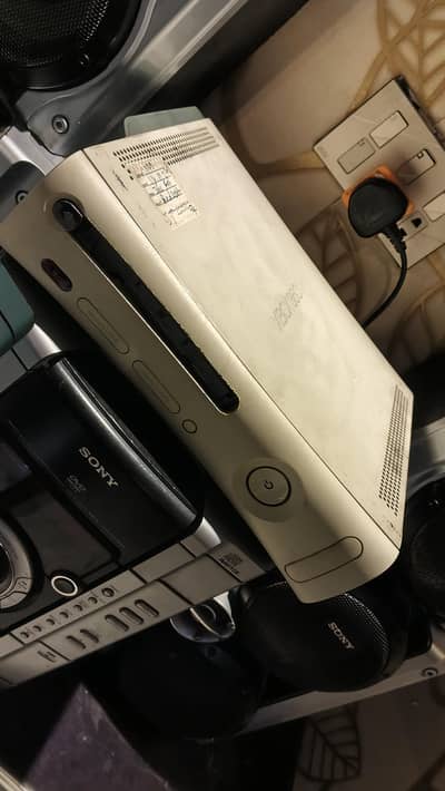 Xbox  360° bilkul Sahi Hain koi damage nahi hai