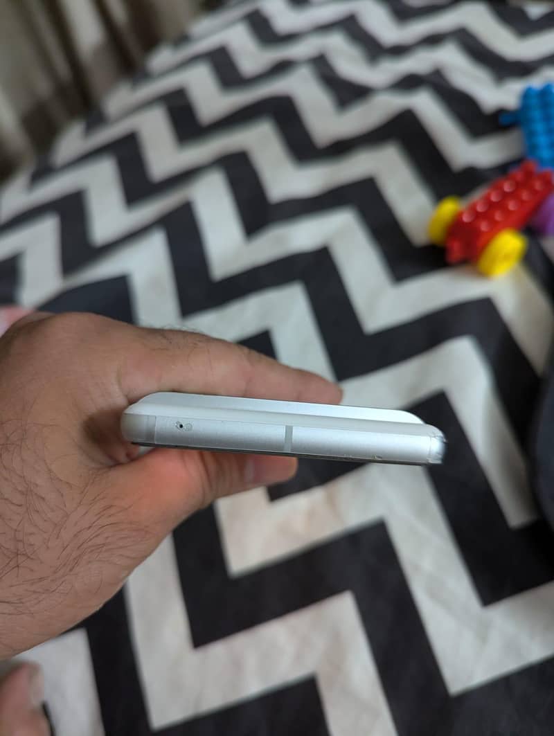Google Pixel 7 4