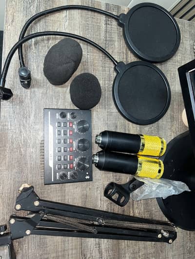 BM-800 Condenser Microphone Full Kit with V8 II Sound Card | Like New
