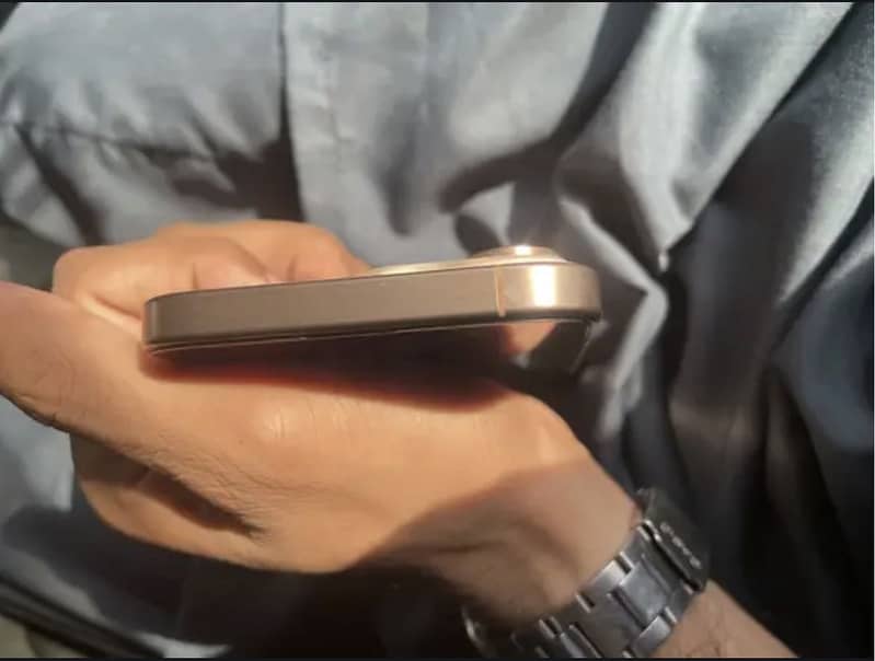 iPhone 16 Pro Max 3